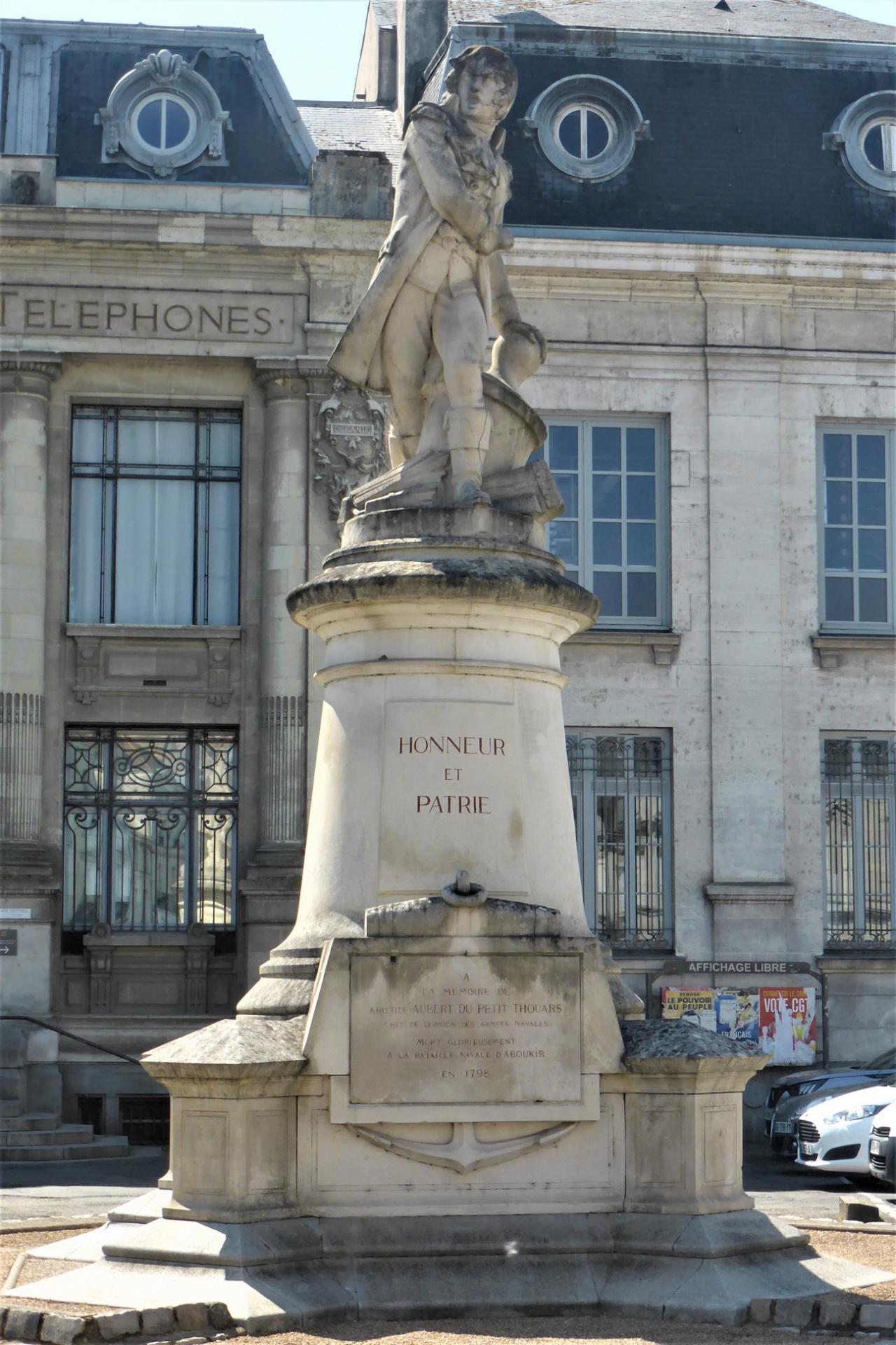Albert Jouanneault, monument à Aristide Aubert du Petit-Thouars, Saumur, 1932-1933, cl. Ph. Cachau