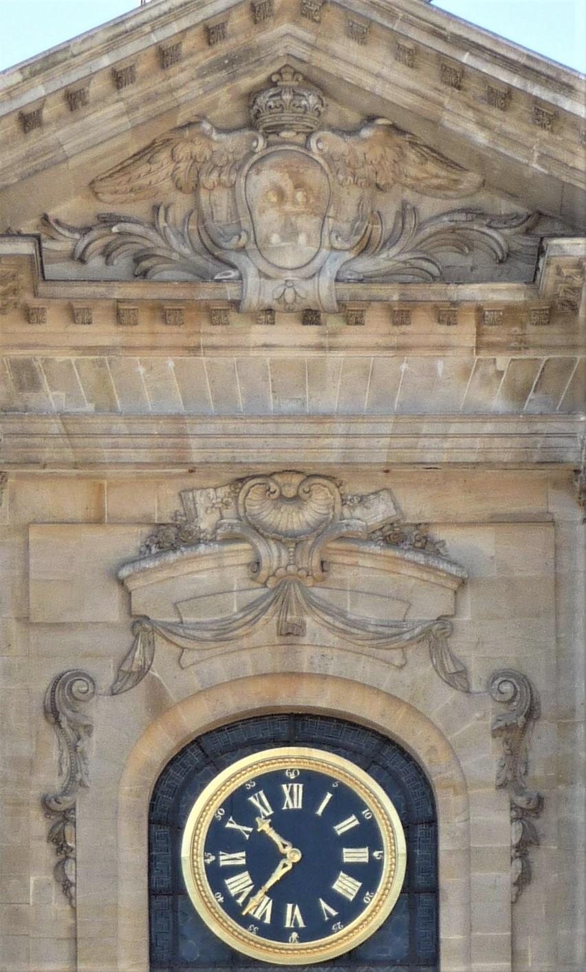 Nicolas Pineau, ornements du frontispice de la cathédrale Saint-Louis de Versailles, 1743-1754, cl. Ph. Cachau