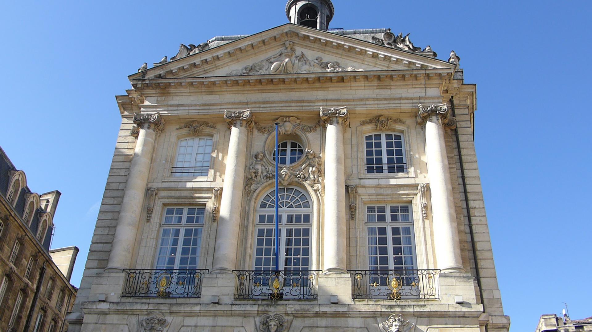 Jacques V Gabriel, Pavillon central de la place de la Bourse, Bordeaux, 2e quart du XVIIIe siècle, cl. Ph. Cachau