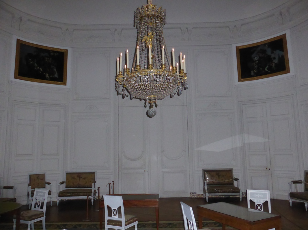 Trianon, salon de compagnie de l'Empereur, vue des tableaux en place